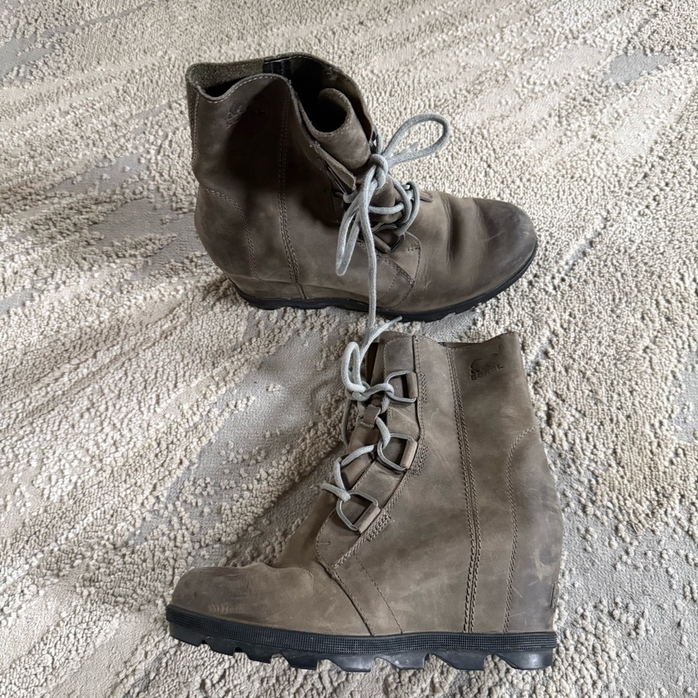 Sorel Joan of Arctic Wedge 2 Leather boots Gray lace up NL3018-052 size 8